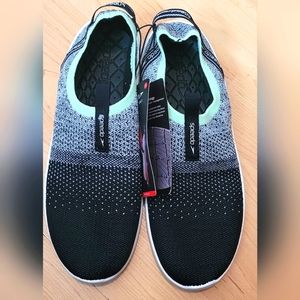 SPEEDO WATER SHOES NEW